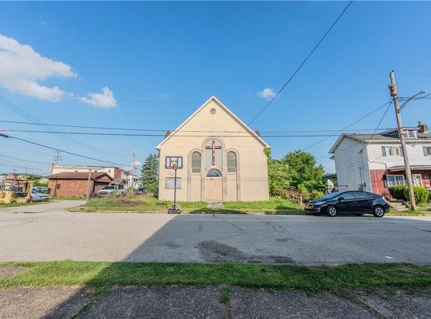 112 S 13th St, Jeannette, PA 15644