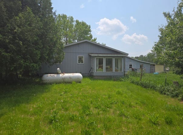 1976 19 Mile Road, Barryton, MI 49305