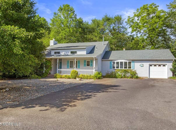 33 Shoveler Drive, Manahawkin, NJ 08050