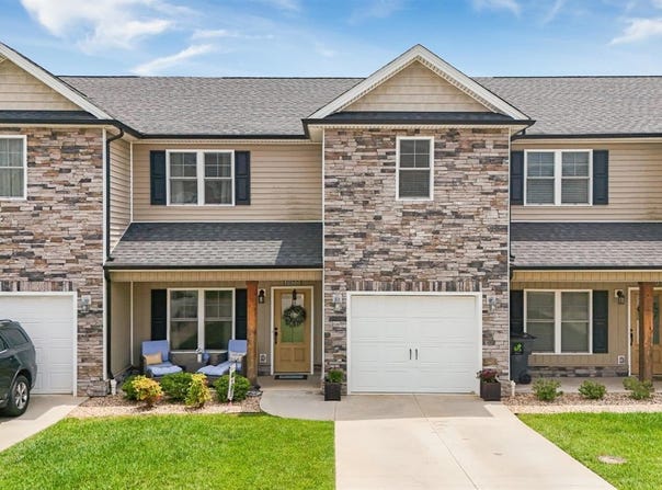 1055 Graystone Ln, Forest, VA 24551