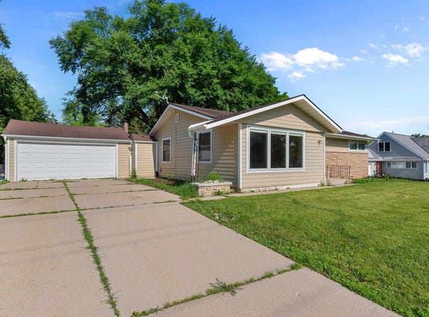 2965 N 124TH Street, BROOKFIELD, WI 53005