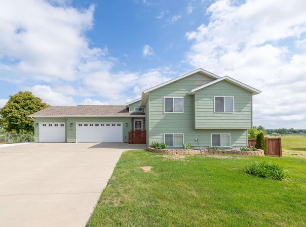 328 Ruhe Lane, Box Elder, SD 57719