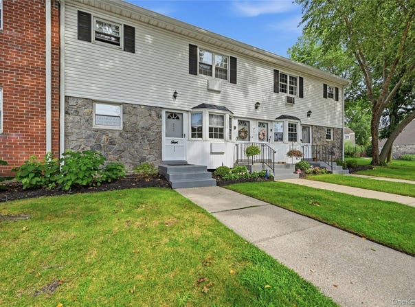 2310 Wilshire Lane, Oakdale, NY 11769