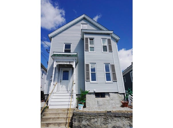 27 Shaw St, Lowell, MA 01851