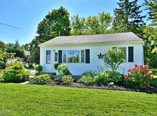 2422 Wilson Sharpsville Road, Cortland, OH 44410