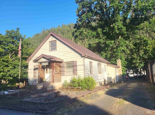 607 Michigan Avenue, Orofino, ID 83544