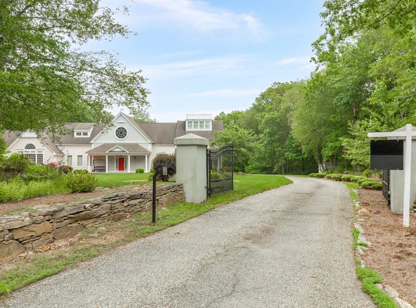 360 New London Turnpike, Stonington, CT 06378