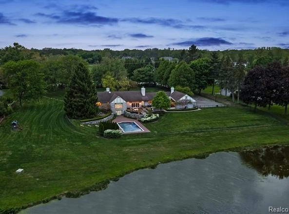 530 E Long Lake Road, Bloomfield Hills, MI 48304