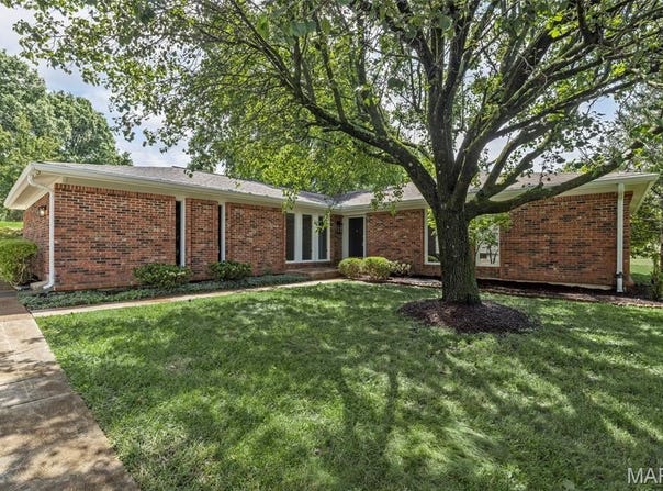 342 Clayton Trails Drive, Ellisville, MO 63011
