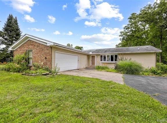 7109 Maple Dale Road, Jackson, MI 49201
