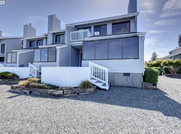 821 5TH AVE, Hammond, OR 97121
