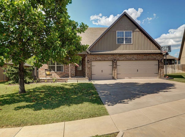 813 E Romeo Court, Nixa, MO 65714
