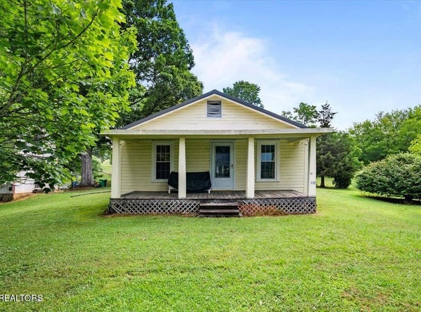 111 Hilltop Rd, LaFollette, TN 37766