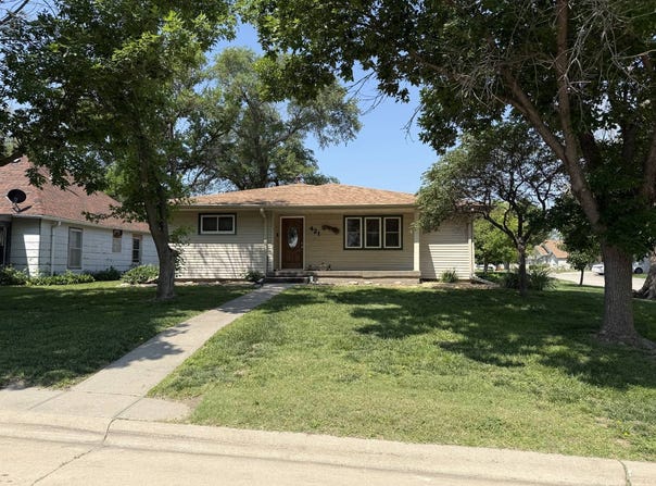 421 N Broadway Ave, Beloit, KS 67420