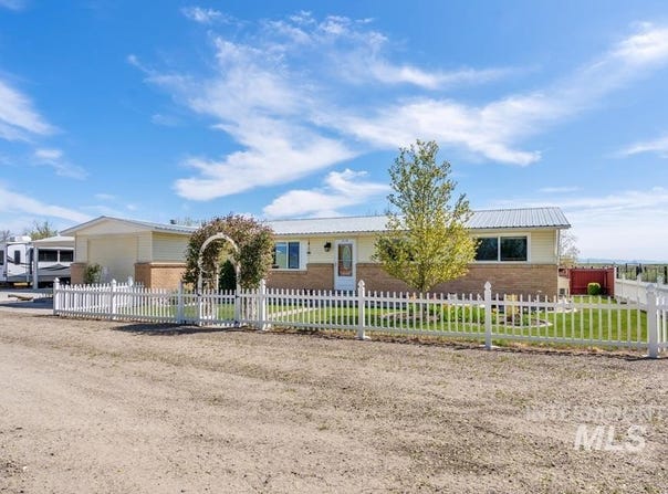 6110 Highway 52, New Plymouth, ID 83655