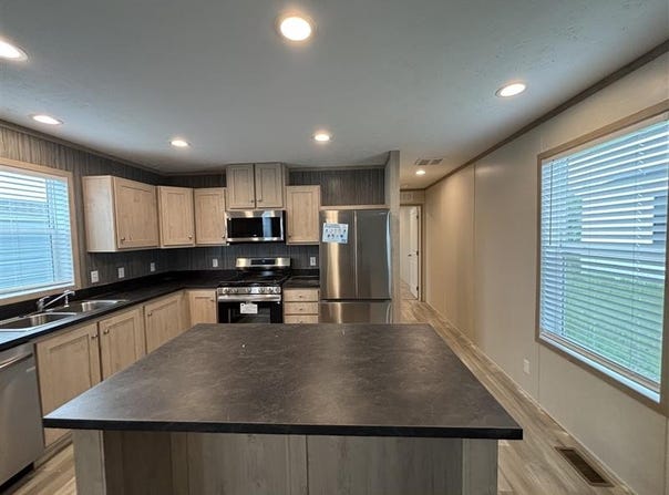5916 E Maple, Romulus, MI 48174