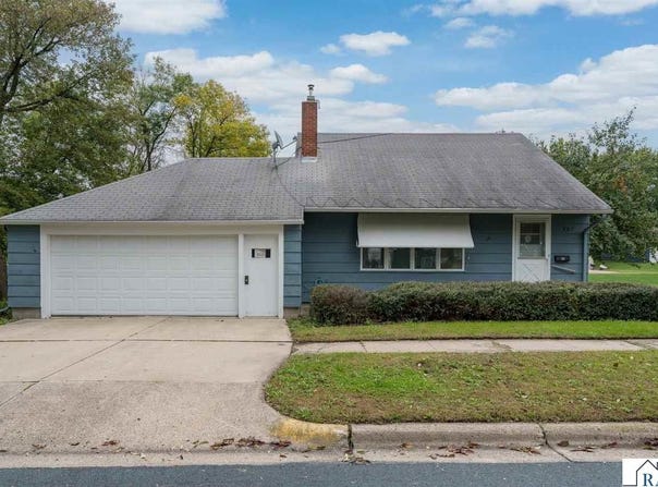 205 N Thompson St, Delavan, MN 56023