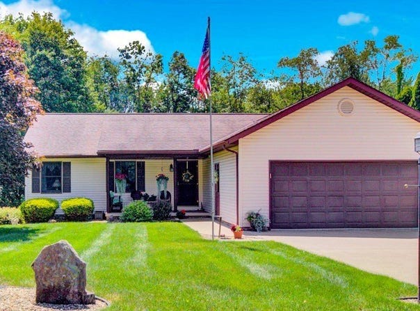 27 Navajo Trail, Malvern, OH 44644