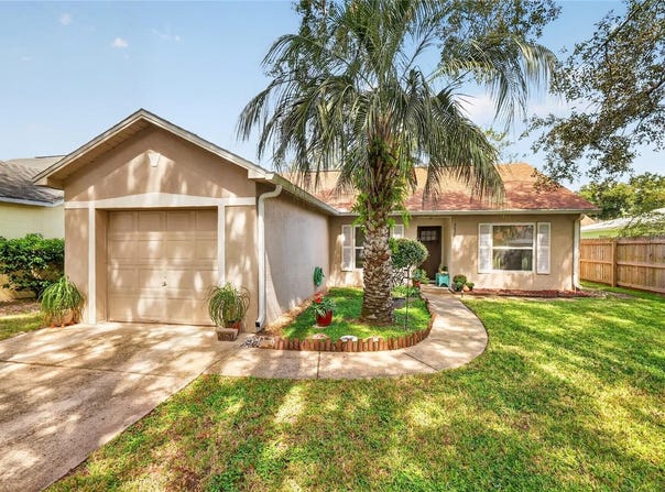 2670 WINCHESTER Circle, EUSTIS, FL 32726