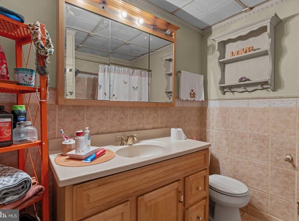670 LINCOLN HIGHWAY, FAIRLESS HILLS, PA 19030