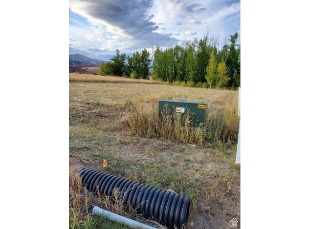 305 W BUTTERCUP Ln, Garden City, UT 84028