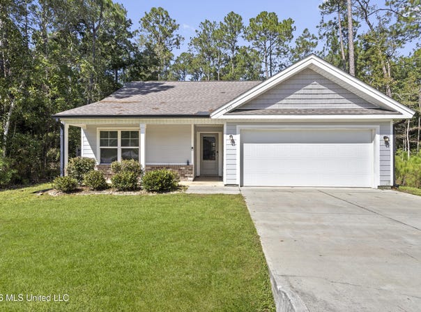9945 Kahana Street, Diamondhead, MS 39525