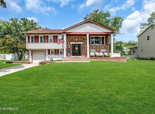 15 Windsor Road, Howell, NJ 07731