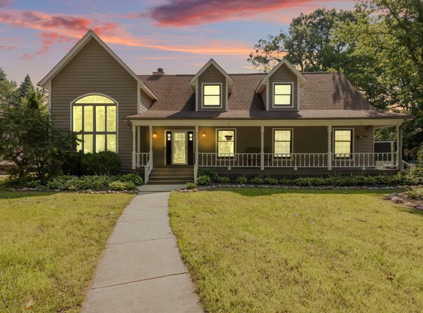 4106 Oak Grove Drive, Valparaiso, IN 46383