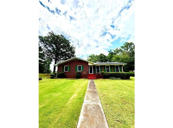 5707 Skyland Dr., Forest Park, GA 30297