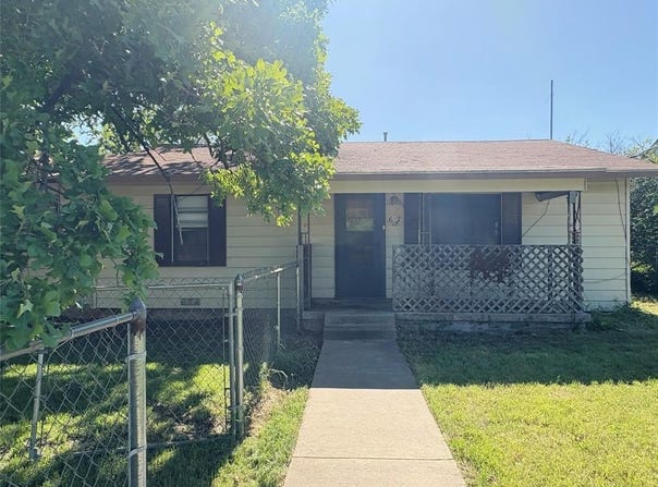 607 BAYLOR Street, Nocona, TX 76255