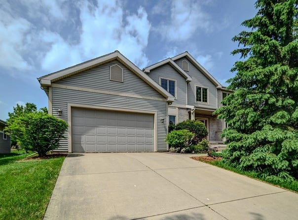 3013 Hartwicke Drive, Fitchburg, WI 53711