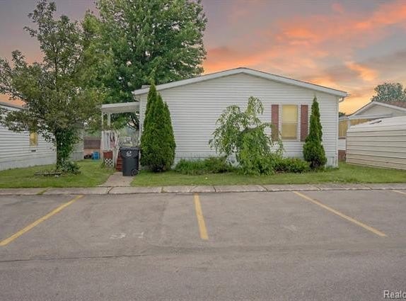 48593 Lakeview E, Shelby Twp, MI 48317