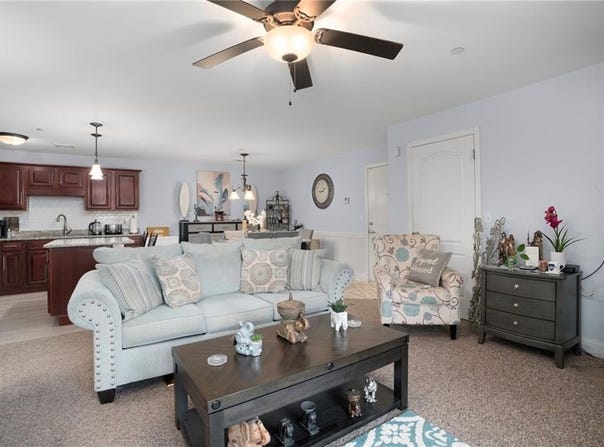 1 Gray Coach Lane, Cranston, RI 02921