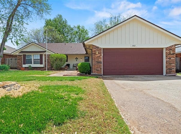1912 Magnolia Lane, Edmond, OK 73013