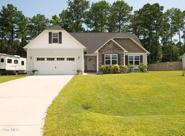 266 Breakwater Drive, Sneads Ferry, NC 28460