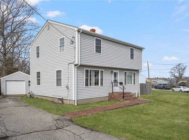 4 Halsey Avenue, Middletown, RI 02842