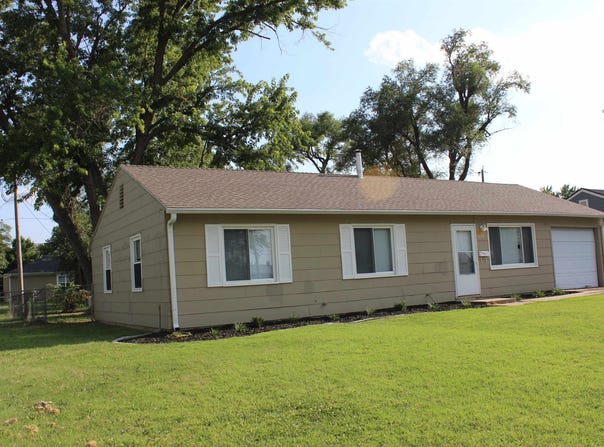 1443 Arapahoe Ave, Salina, KS 67401