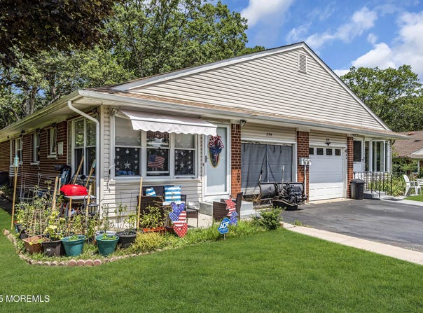 23 Snowberry Lane, Whiting, NJ 08759