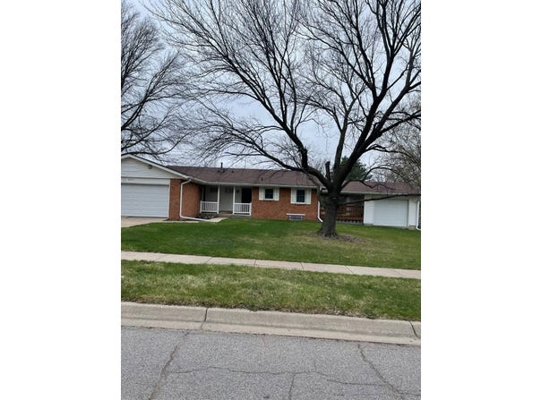 2021 Devoe Drive, Lincoln, NE 68506