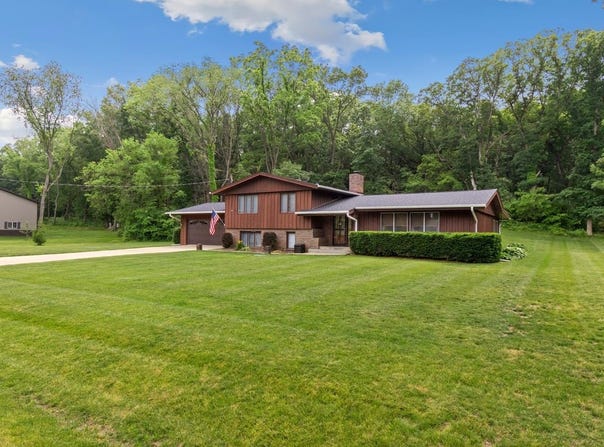2073 Grand Detour, DIXON, IL 61021