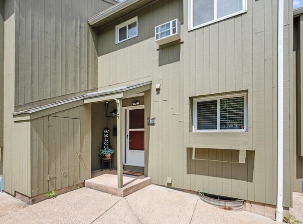 17 McKenna Drive, Middletown, CT 06457