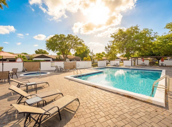 6375 W Pinehurst Cir, Tamarac, FL 33321
