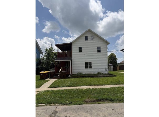 609 West Pleasant Street, Freeport, IL 61032