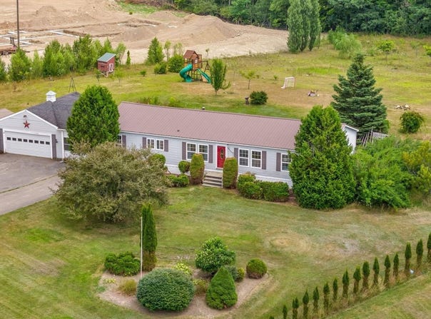4 Chestnut Lane, Levant, ME 04456