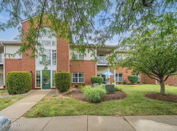 9405 Magnolia Ridge Dr, Louisville, KY 40291