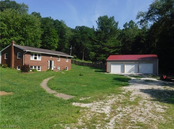 38892 County Road 19, Killbuck, OH 44637