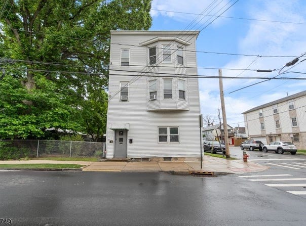 30-32 Geneva St, Elizabeth City, NJ 07206-1615