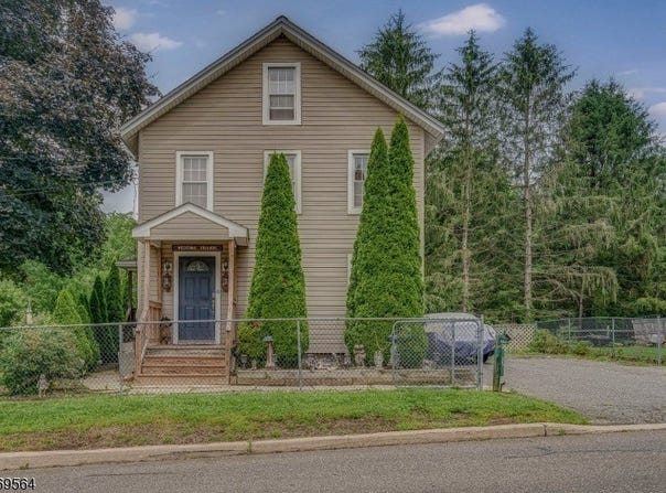 3 Wolfs Corner Rd, Green Twp., NJ 07860-5436