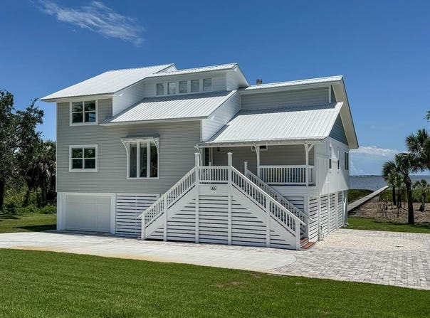 146 Bay Ave, Apalachicola, FL 32320