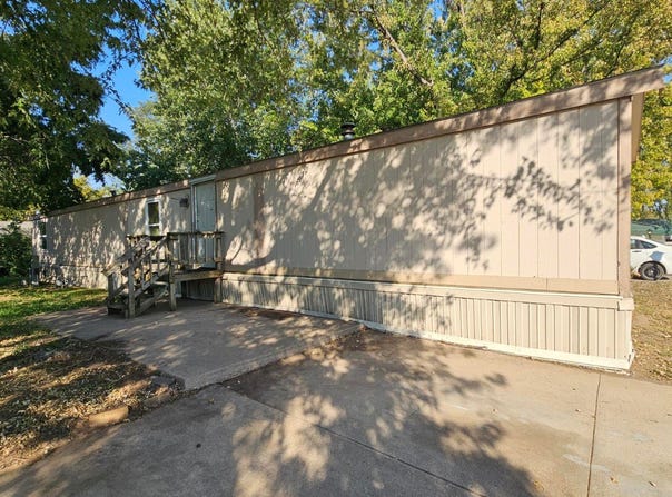 2208 E Lockwood, Wichita, KS 67216